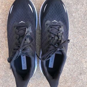 Like new women’s size 8.5 Hoka One One Clifton 8 running shoes